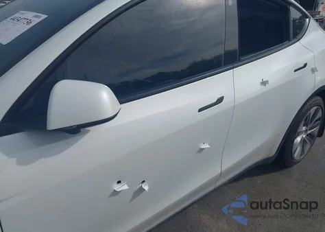 2021 Tesla Model Y Standard Range Rear-Wheel Drive z USA, uszkodzony, nr VIN 5YJYGDED9MF105600